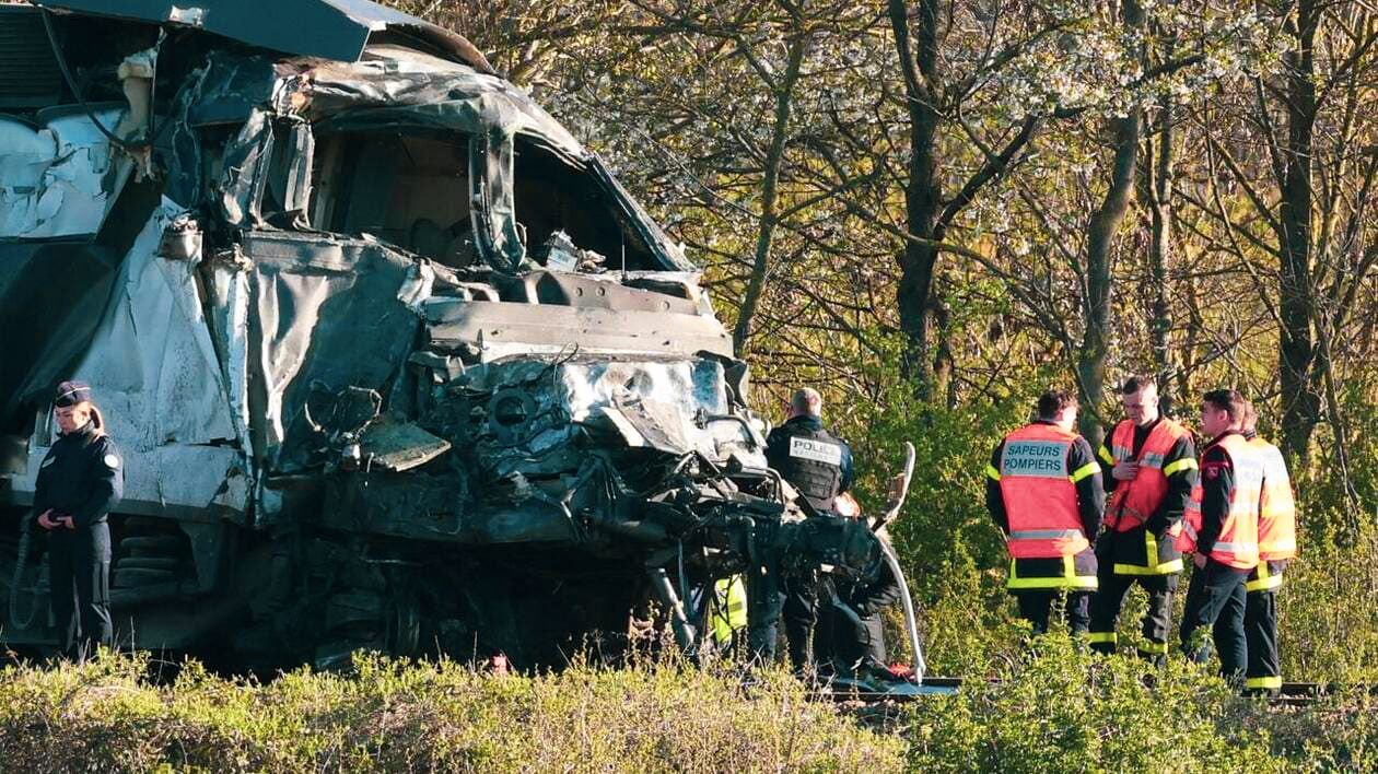 France : un TGV percute un camion militaire, bilan lourd dans le Pas-de-Calai